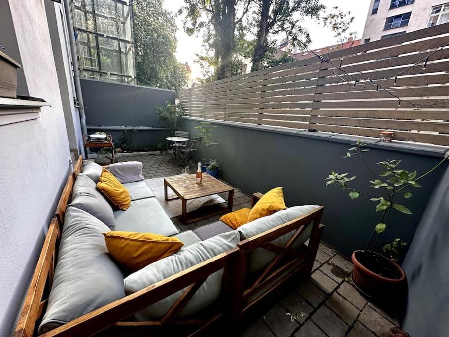 Authentic With Garden Appartamento Praga